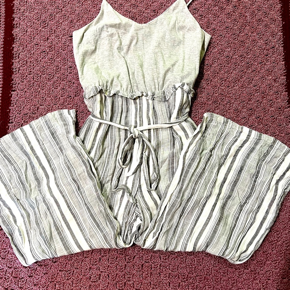 Womens all wear gray and white romper, size medium, adjustable strap, comfy